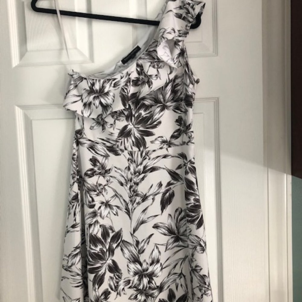 One-shouldered dress